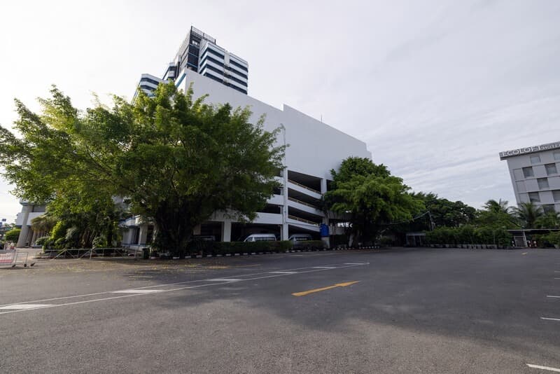 Indoor & Outdoor Parking 3