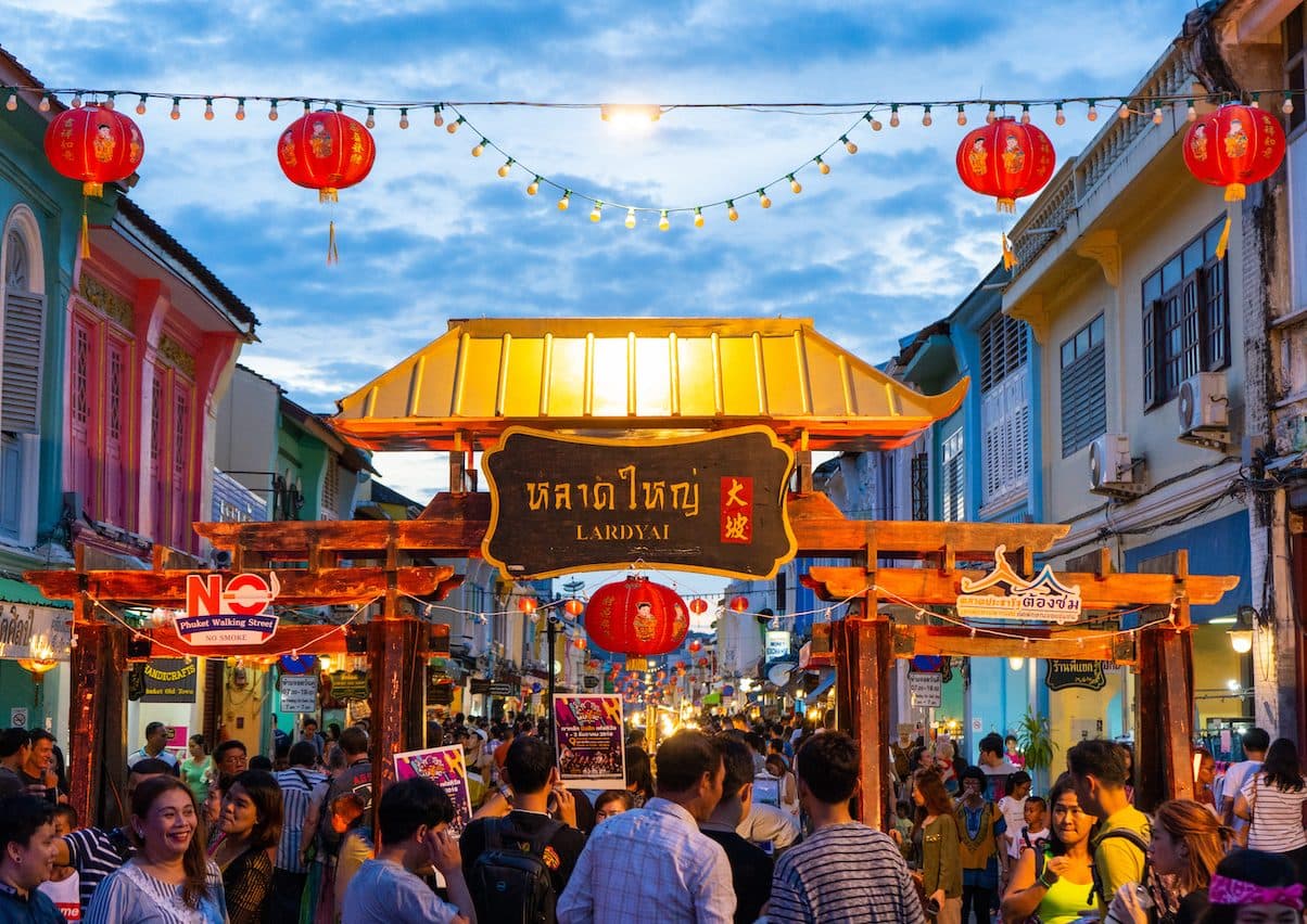 Lard Yai Walking Street Market 3