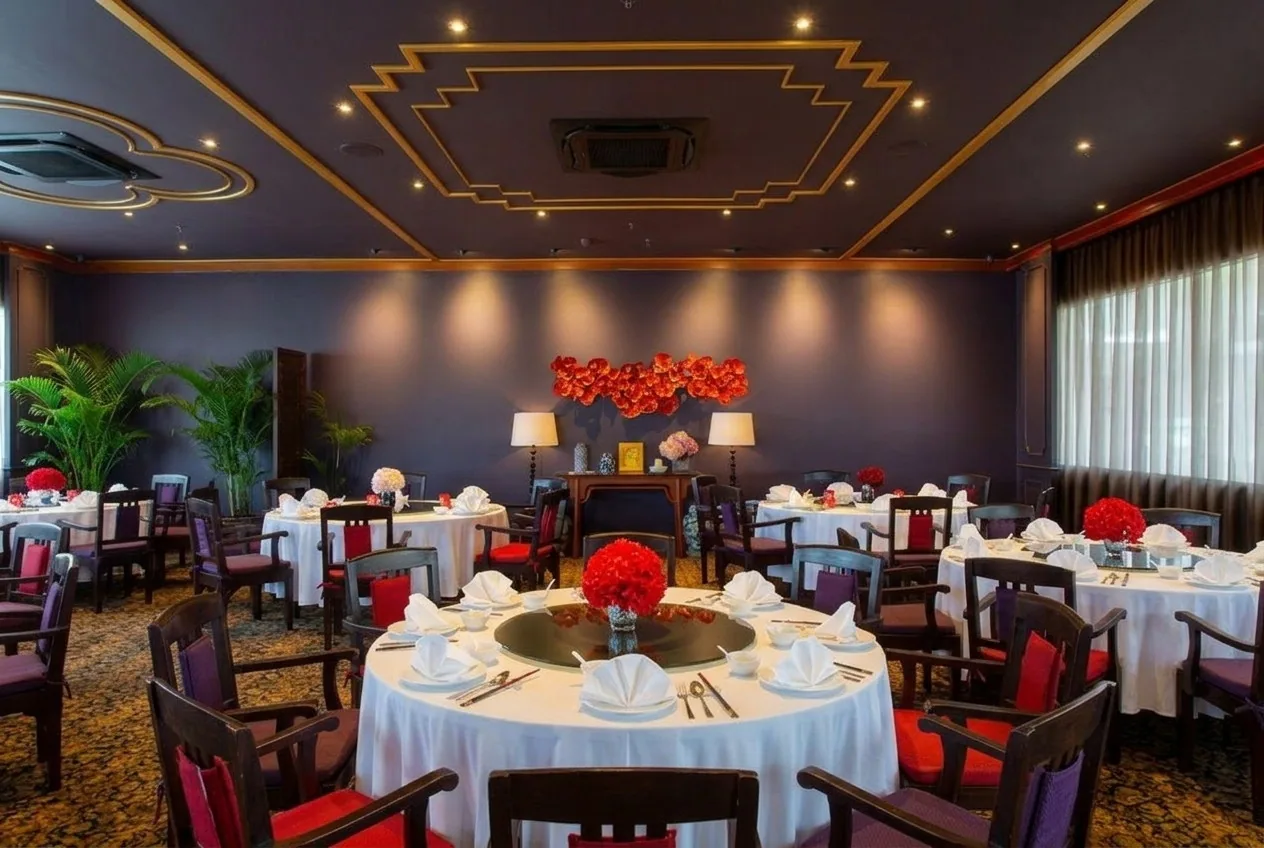 Planning a Shared Chinese Meal in Phuket Town