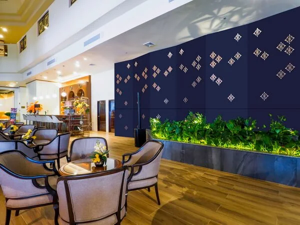 Indoor seating and lighting in the hotel’s Atrium Lounge