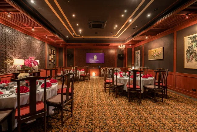 Tables and chairs in the Yan Long dining room
